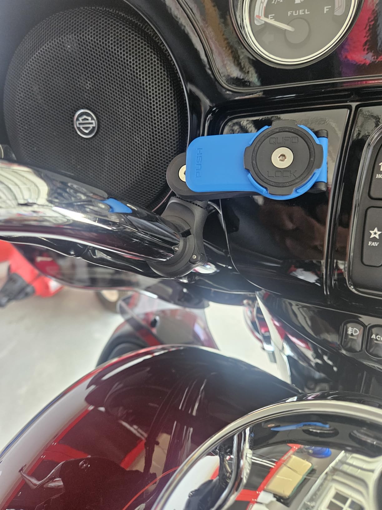 Quad Lock Motorcycle Handlebar Phone Mount for iPhone, Galaxy Pixel and Universal Adapters customer photo 1