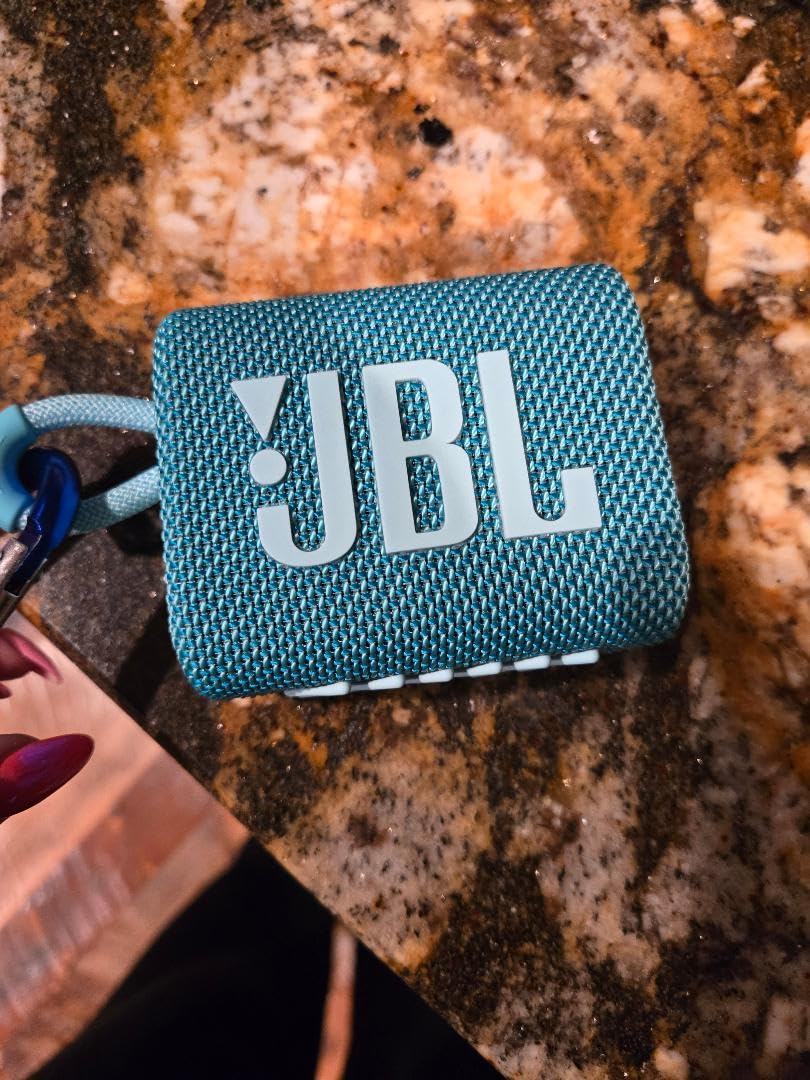 JBL Go 3 - Portable Mini Bluetooth Speaker, big audio and punchy bass, IP67 waterproof and dustproof, 5 hours of playtime, speaker for home, outdoor and travel (Black) customer photo 1