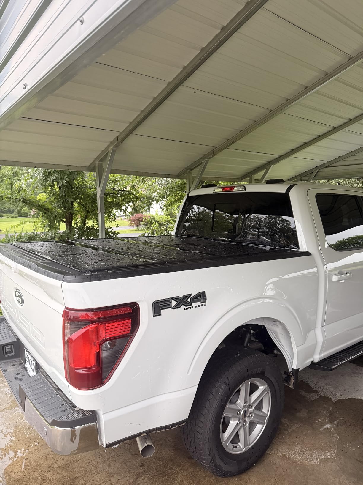 Gator EFX Hard Tri-Fold Truck Bed Tonneau Cover - Heavy-Duty Truck Bed Protection - Durable Aluminum Panels - Hard Folding Tonneau Cover - 2021-2026 Ford F-150 (incl. Raptor/Lightning) - 6'7