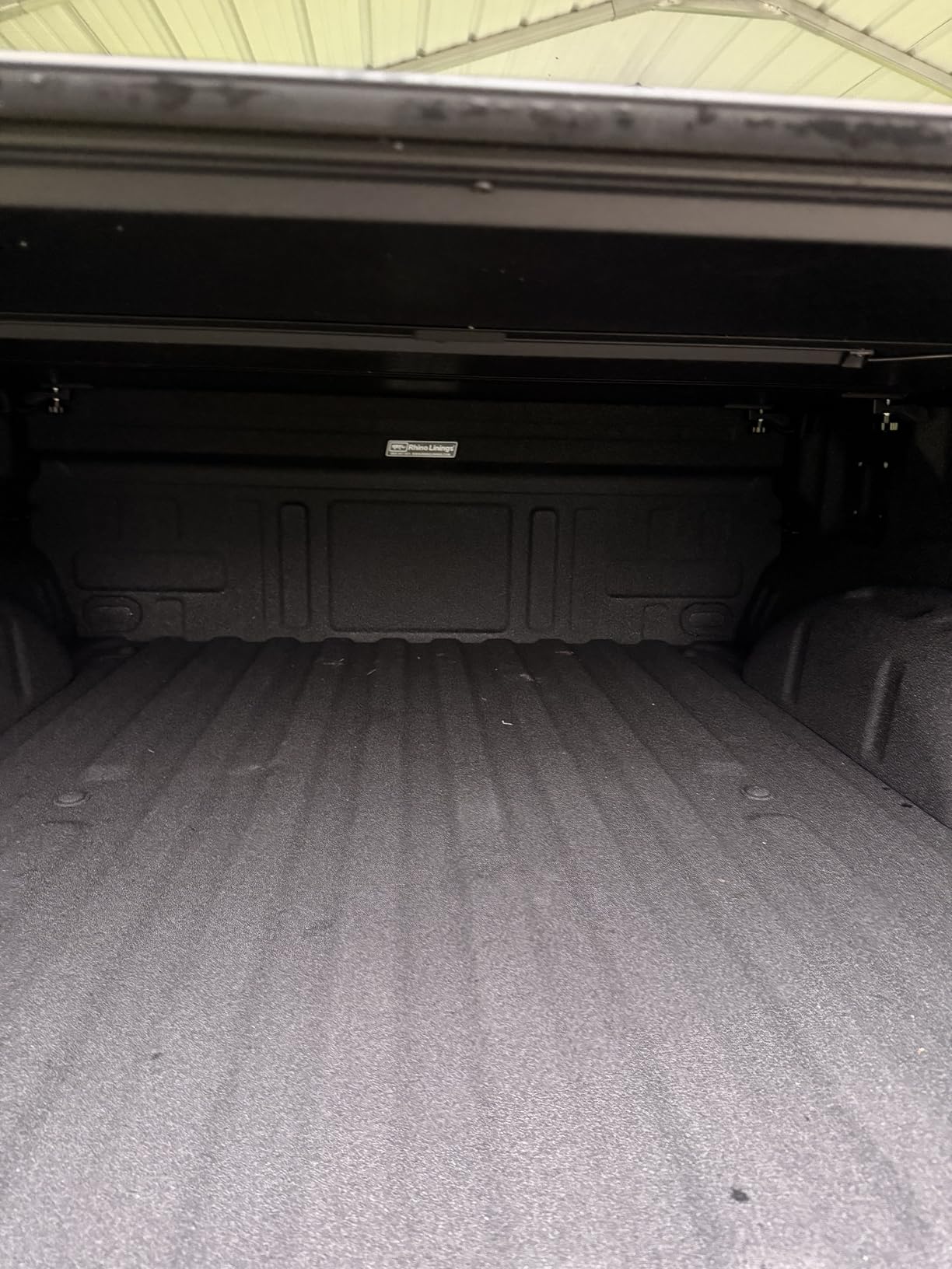 Gator EFX Hard Tri-Fold Truck Bed Tonneau Cover - Heavy-Duty Truck Bed Protection - Durable Aluminum Panels - Hard Folding Tonneau Cover - 2021-2026 Ford F-150 (incl. Raptor/Lightning) - 6'7