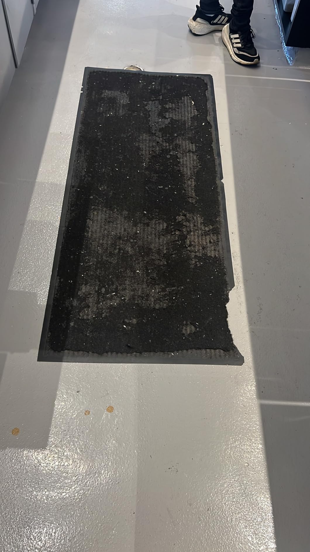 GORILLA GRIP Traffic Guard Indoor Outdoor Heavy Duty Door Mat, 29x17 Black customer photo 1