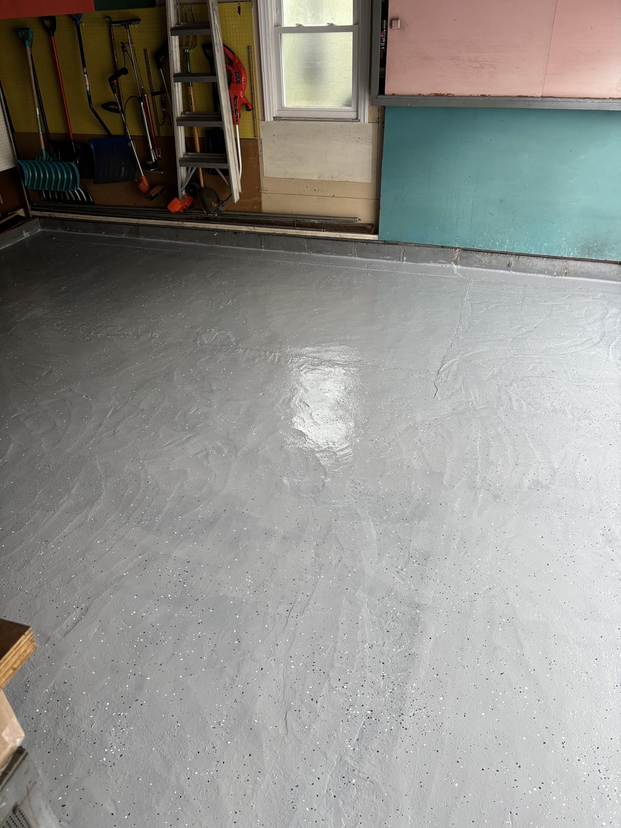 Rust-Oleum EpoxyShield Gloss Dark Gray Garage Floor Coating Kit, 1 Car customer photo 2