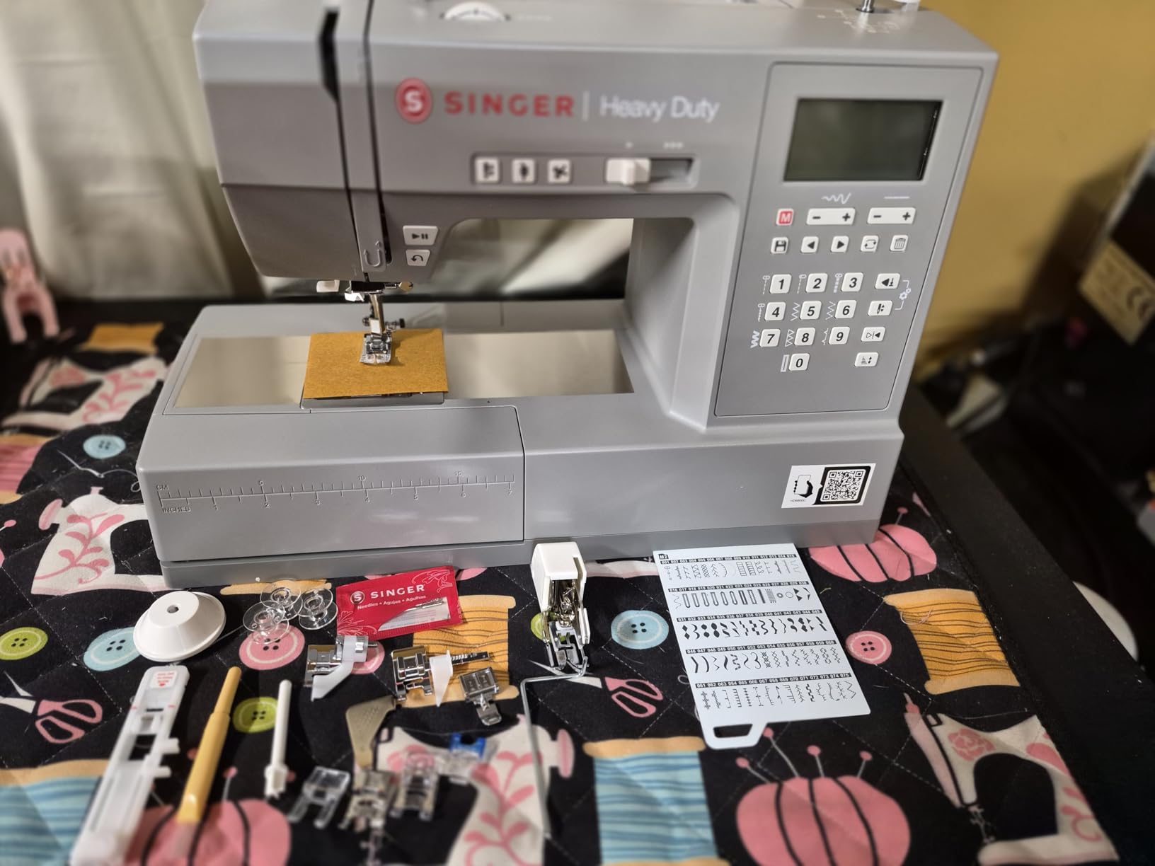 SINGER 6800C Heavy Duty Computerized Sewing Machine with Accessory Kit | 586 Stitch Applications, LCD Screen, Strong Motor customer photo 1