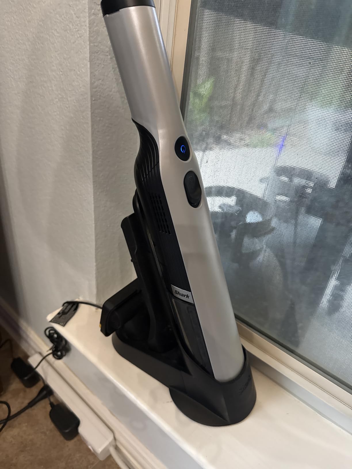Shark WANDVAC Cordless Hand Vac, Rose Gold, WV201RGBRN, Lightweight, 1.4 Lbs, Powerful Suction, Charging Dock, One-Touch Empty, Car & Home, Pet Tool, Duster Crevice Tool customer photo 2