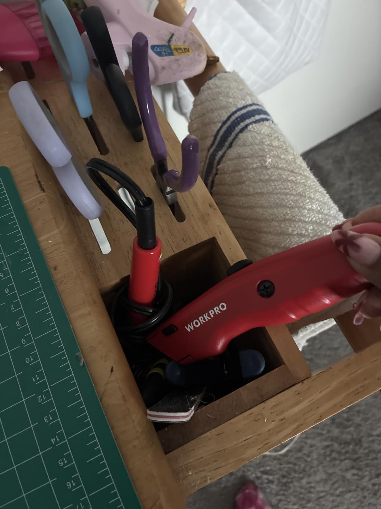 WORKPRO Premium Utility Knife, Retractable All Metal Heavy Duty Box Cutter, Quick Change Blade Razor Knife, with 10 Extra Blades customer photo 1