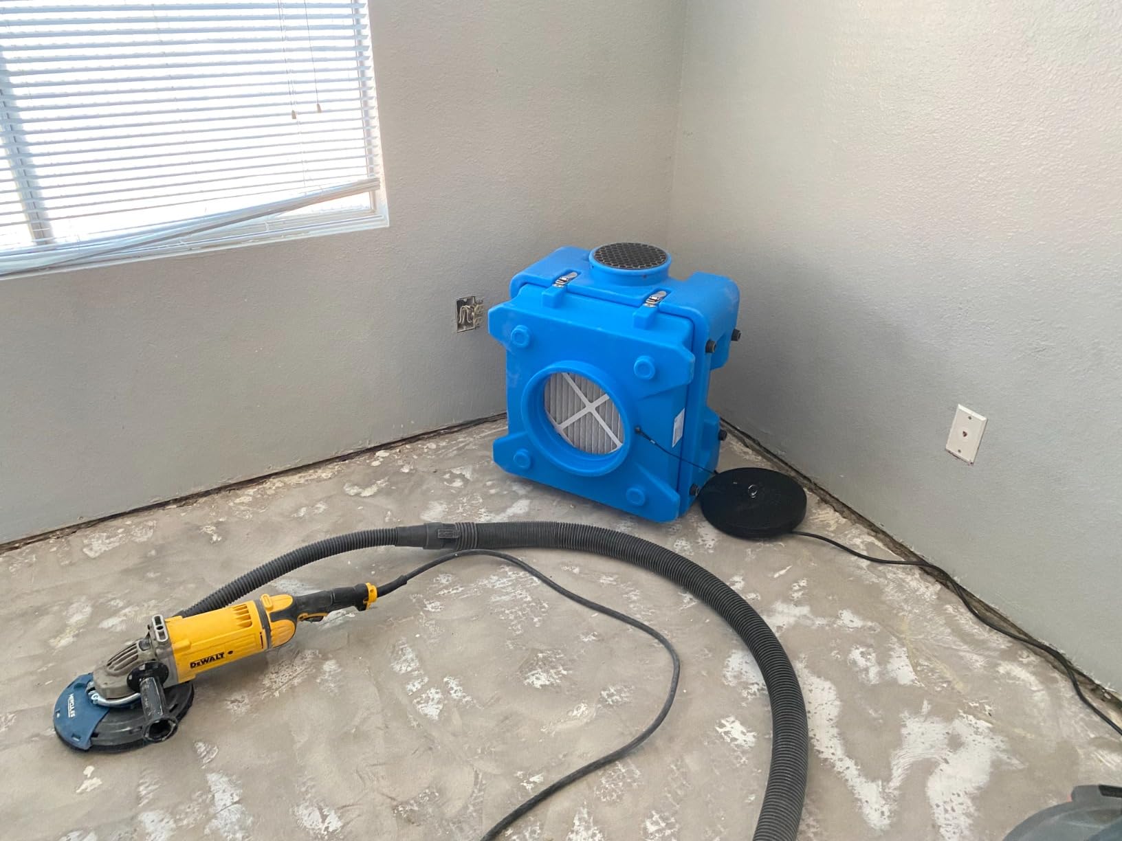 CADPXS Shield-550 Air Scrubber 550 CFM for Interior Renovation, Grey | 3-Stage Filtration Commercial HEPA Filter 10-Year Warranty for Construction Dust Fire Disaster Restoration Equipment customer photo 2