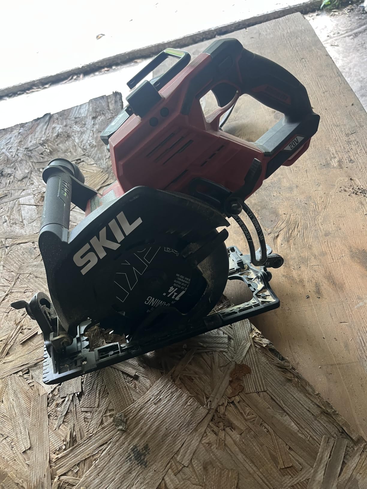 SKIL 2x20V PWR CORE 20 Brushless 7-1/4” Rear Handle Circular Saw Kit Includes Two 5.0Ah Batteries and Dual Port Auto PWR Jump Charger-CR5429B-20, Red customer photo 2