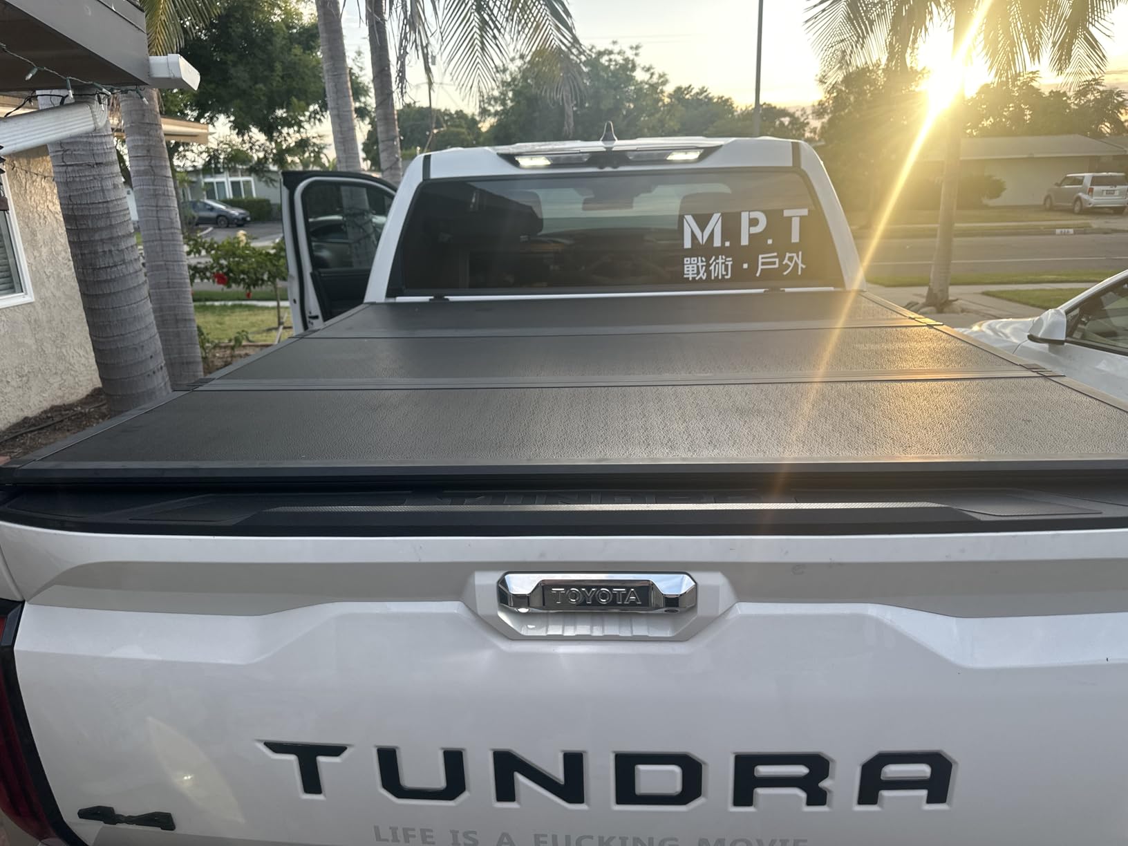 FRP Hard Tri-Fold Tonneau Cover Truck Bed for 2020-2026 Gladiator JT 5FT - for Models with or Without The Deck Rail System customer photo 2