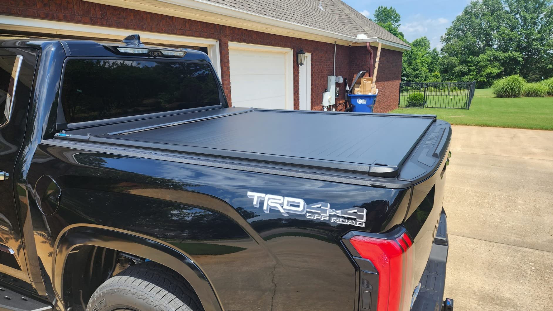 AR Retractable Tonneau Cover fit 2022-2026 Tundra 5.6ft Bed | Spring-Loaded Automatic Retract Hard Truck Bed Cover, 6063-T5 Aluminum, Rack Compatible, 600lb Capacity, 5-Year Warranty customer photo 2