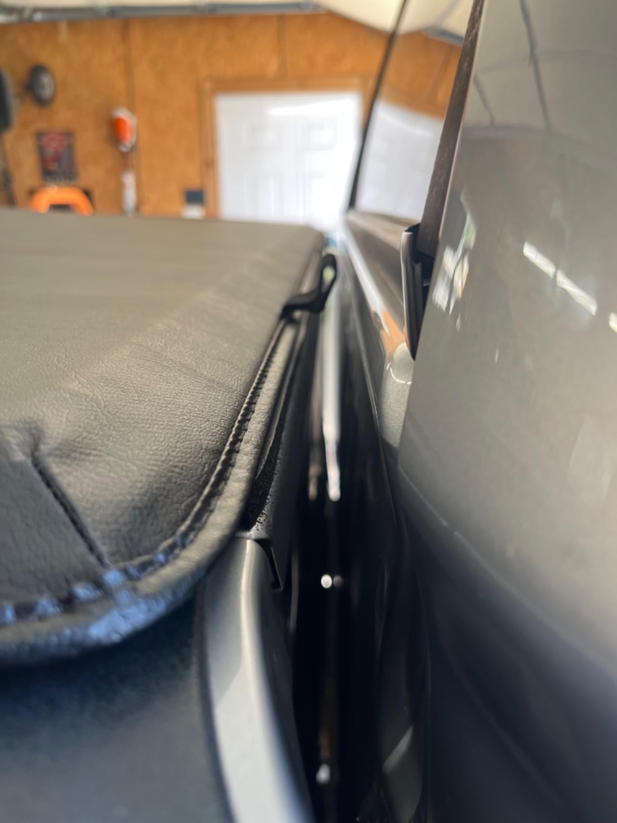 Tyger Auto T1 Soft Roll-up Truck Bed Tonneau Cover Compatible with 2022-2026 Toyota Tundra | 5.5' (67