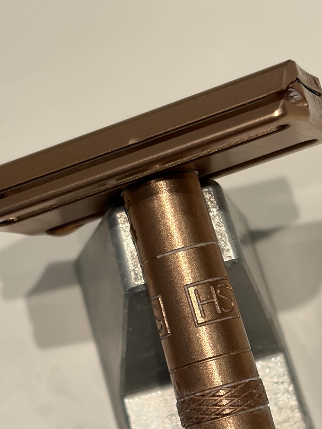 Henson Shaving Razor - Aluminum Double Edge Safety Razor with 5 Spare Blades - 30° Angled Precision With Superior Blade Rigidity- Reusable Single Blade Razors For Men and Women - Mild Aggression customer photo 1