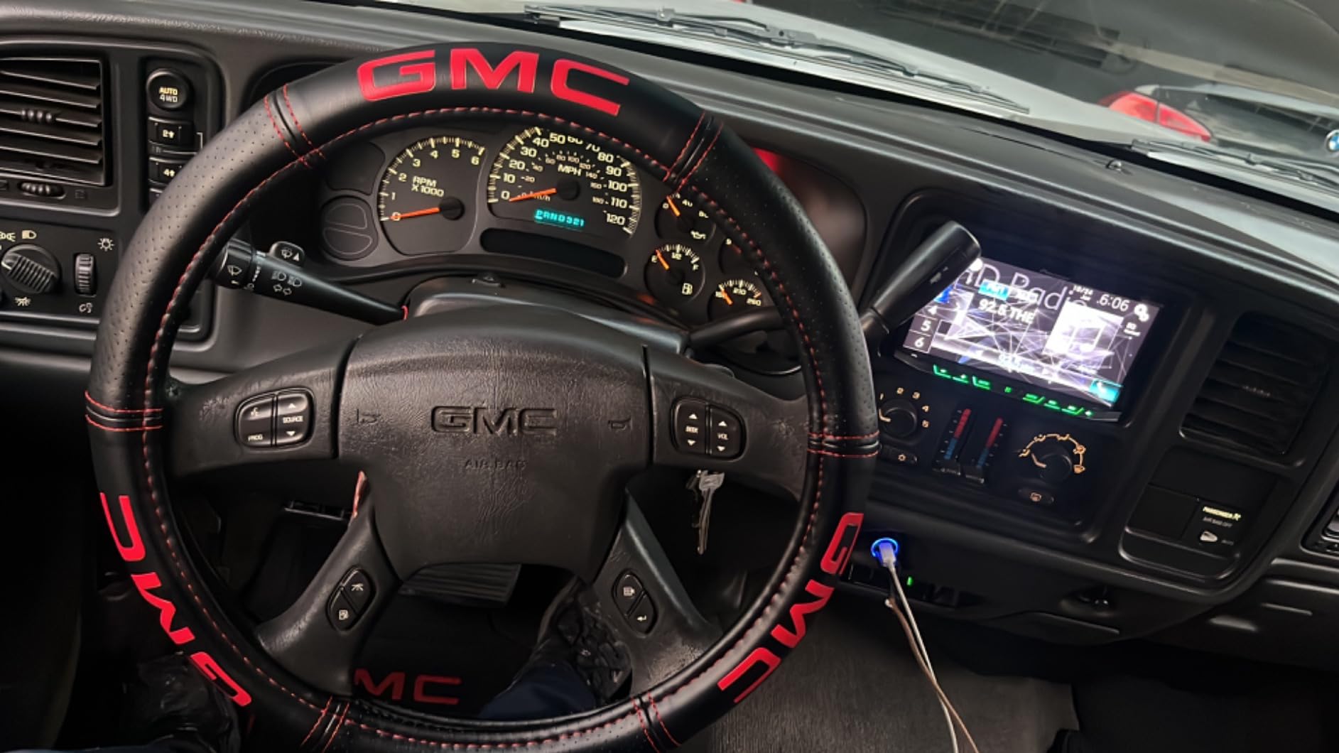 Plasticolor 006708R01 GMC Deluxe Steering Wheel Cover customer photo 1