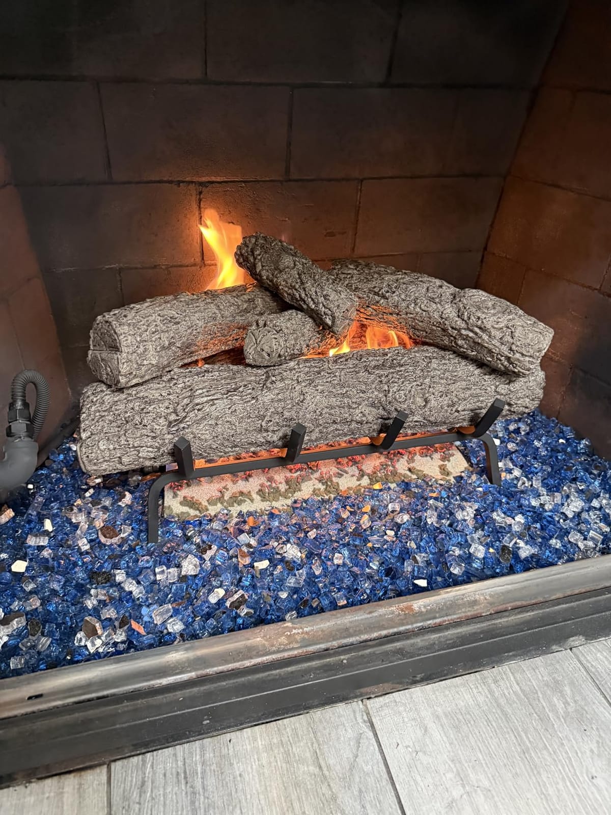 RealFyre 18 Inch Vented Gas Fireplace Logs Kit, Natural Gas Fire Logs Set with Ceramic Logs and Burner, High Heat Performance (18-Inch Live Oak [Ng] [Includes Gas Connection-Kit]) customer photo 2