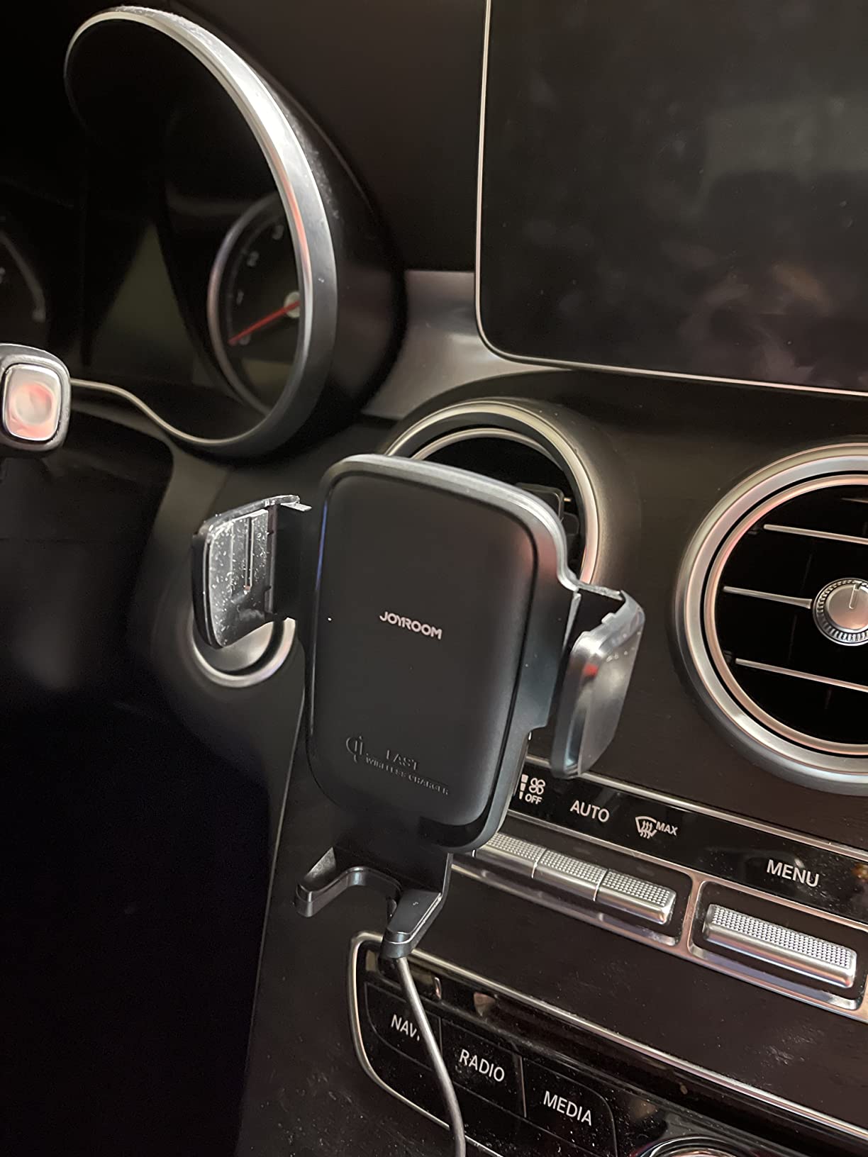 JOYROOM Wireless Car Charger, 15W Auto Clamping Car Phone Holder Charger | Secure Hold, Fast & Stable Charging, Qi-Certified, Adjustable Vent Clip, Quick-Release Button, Smart Power Off, Case Friendly customer photo 1