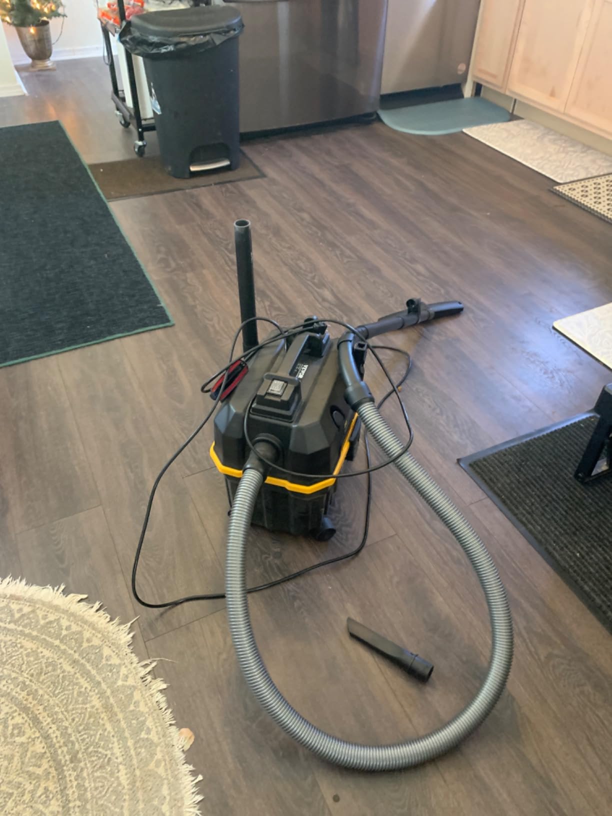 VEVOR 4 Gallon 5.0 Peak HP Wet and Dry Shop Vac, Portable Shop Vacuum and Blower 3-in-1 for Home and Car Cleaning customer photo 2