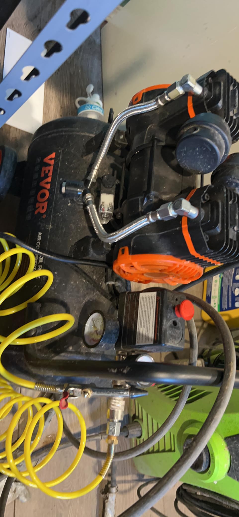 VEVOR 4.8 Gallon Air Compressor, 1.2HP 2.2 CFM@90PSI Oil Free Air Compressor Tank & Max. 116PSI Pressure, 70 dB Ultra Quiet Compressor for Auto Repair, Tire Inflation, Spray Painting, Woodwork Nailing customer photo 2
