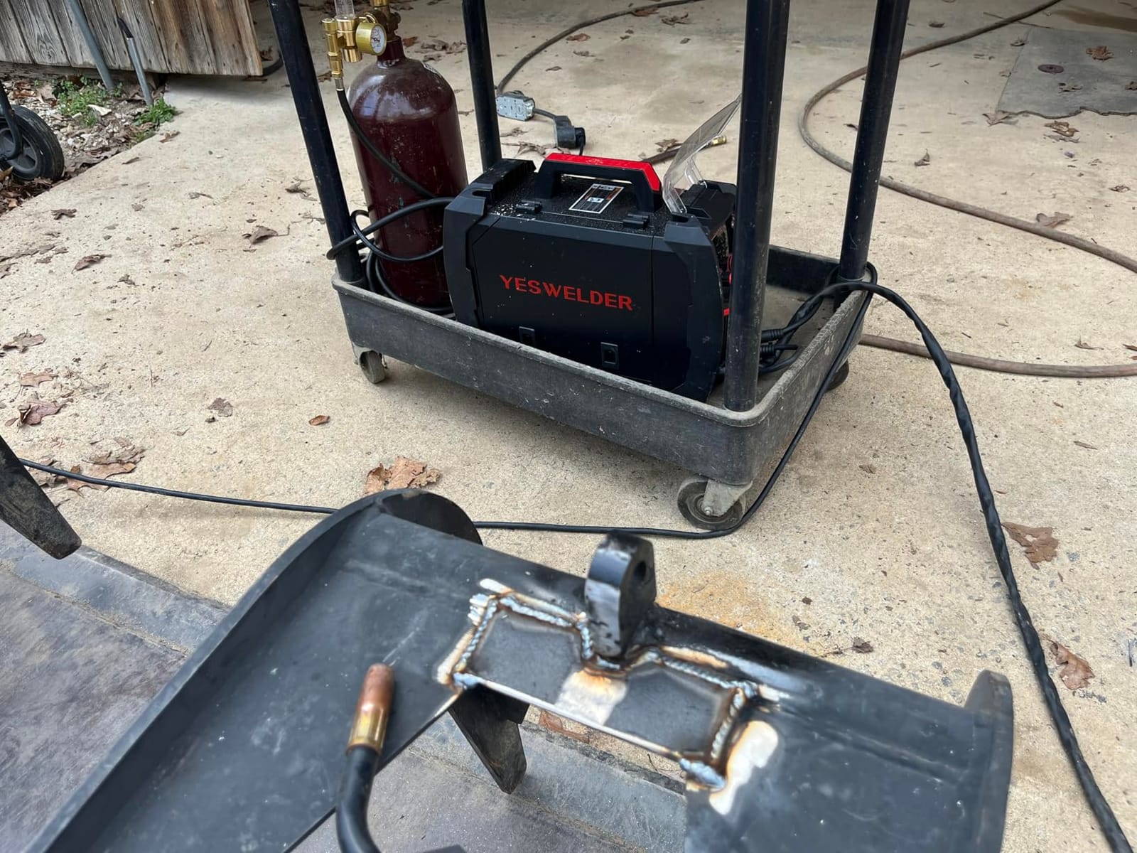 YESWELDER 160A MIG Welder, 110V/220V MIG/Flux Core/Lift TIG/Stick | 4-In-1, synergic control, clear digital display, efficient setup, beginner friendly customer photo 1
