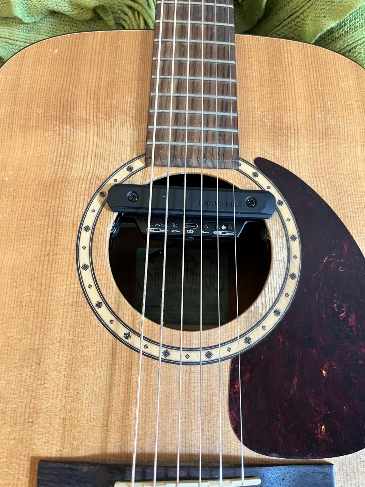 Wireless Acoustic Guitar Pickup Resonance Preamp Pickup Creative Vibration System Enhance Guitar Timbre Built-in Rechargeable Battery Multiple Effects and Style Pattern customer photo 1