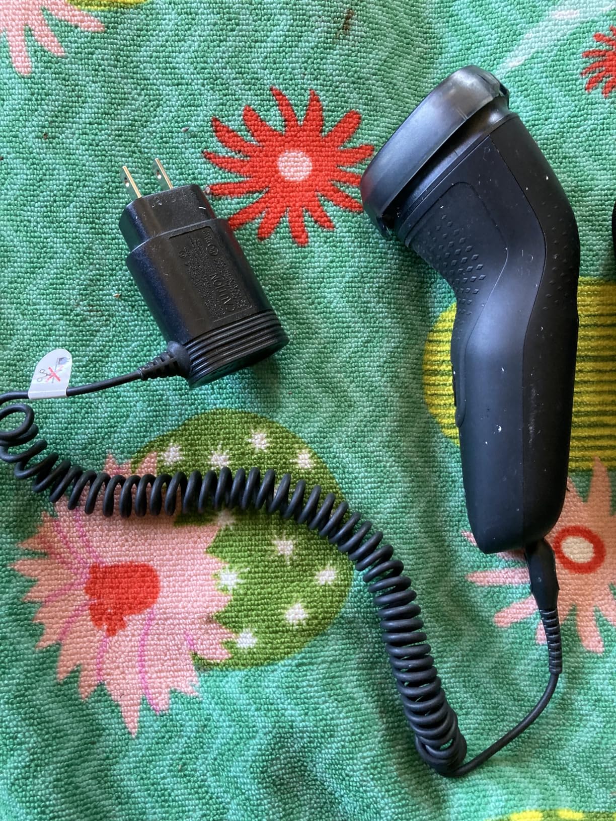 Philips Norelco 1100 Electric Shaver, Deep Black | 27 Self Sharpening ComfortCut Blades, 4D Floating Heads, Dry Use Only, 2-Year Blade Life, Corded, S1016/90 customer photo 2