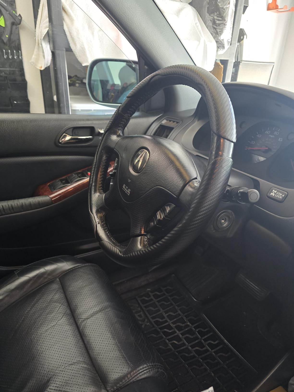 3pcs Carbon Fiber Anti-Skid Steering Wheel Cover, Waterproof & Segmented Butterfly Design, Universal 99% Vehicle customer photo 2