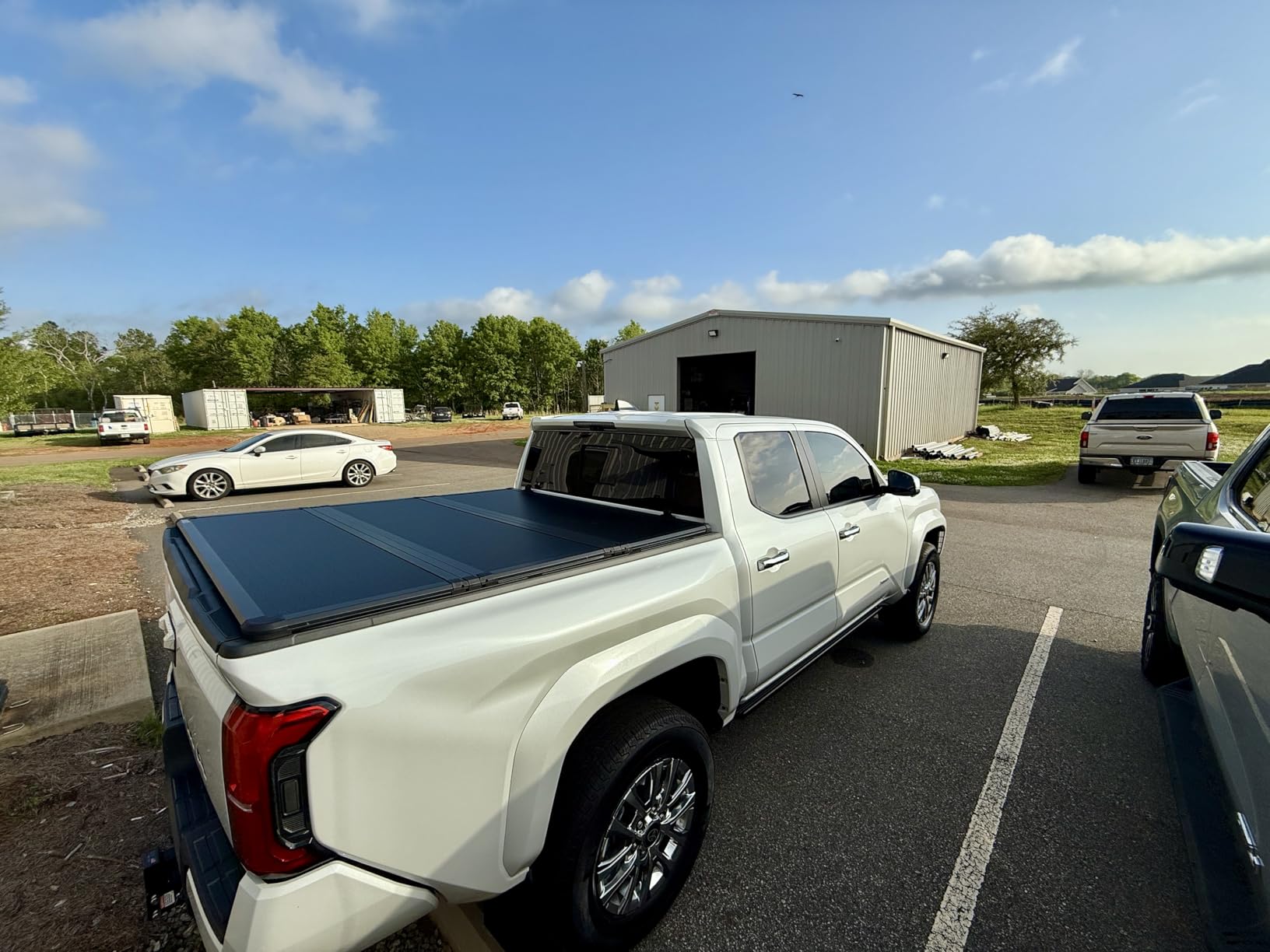 YITAMOTOR FRP Hard Tri-Fold Tonneau Cover for 2016-2023 Toyota Tacoma 5ft | FRP Hard Tri-folding Truck Bed Cover Compatible with Toyota Tacoma 2016-2023 5 ft (Excl. Trail Edition) with Deck Rail System customer photo 2