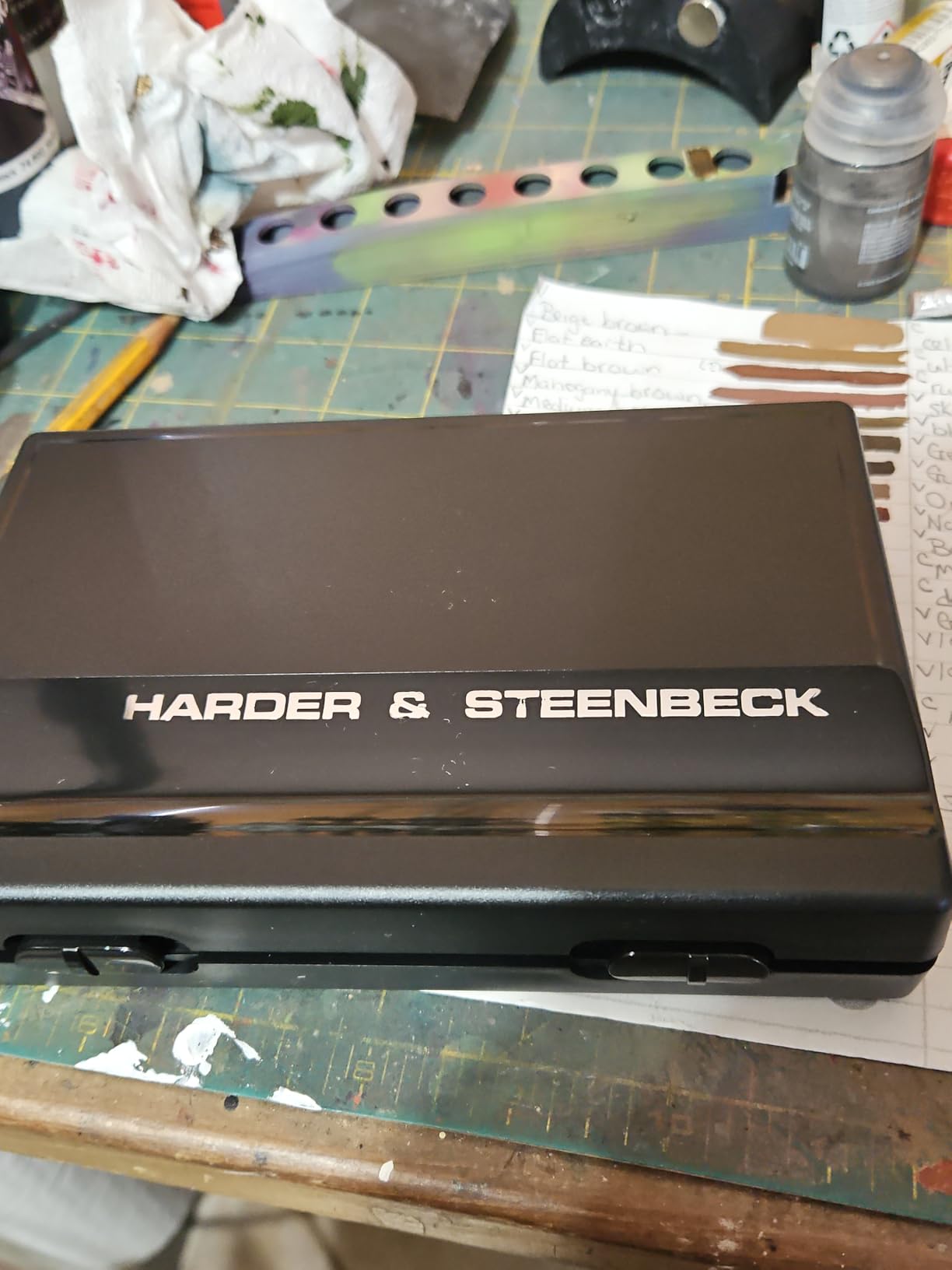 Harder & Steenbeck Evolution 2024 CRplus, German-Engineered Airbrush | Dual Action Painting Set with Gravity-Feed Airbrush, 0.28mm Self-Centering Nozzle, 5ml paint Cup -121231 customer photo 1
