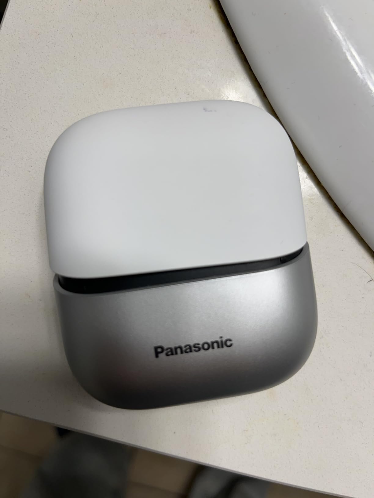 Panasonic Swipe Right Travel Shaver for Men, Portable Electric Razor for Men with USB-C Charging, 3-Blade Cutting System and Beard Sensor Technology, Wet/Dry Use, ES-CM3A-K customer photo 1
