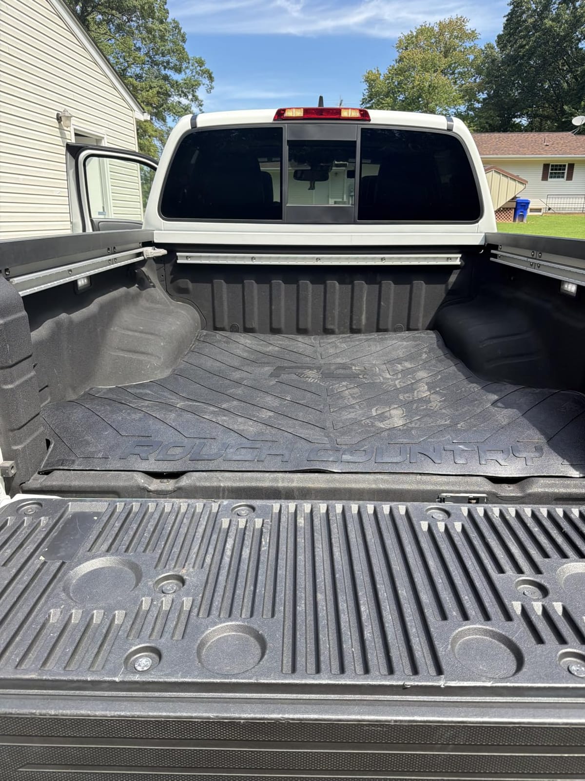 Rough Country Truck Bed Mat for Nissan Frontier (2005-2026) - Fits 5' Bed, Tear-Resistant Heavy-Duty Rubber, Non-Slip Protection customer photo 1