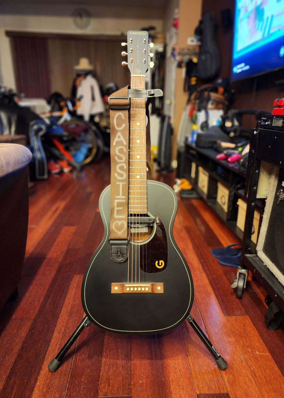 Acoustic Guitar Pickup Rechargeable Active Soundhole Guitar Pickup Adjustable Pickup for Guitar Magnetic Coil Build-in Volume Control Guitar Microphone Acoustic Pickup(Wood Grain) customer photo 2