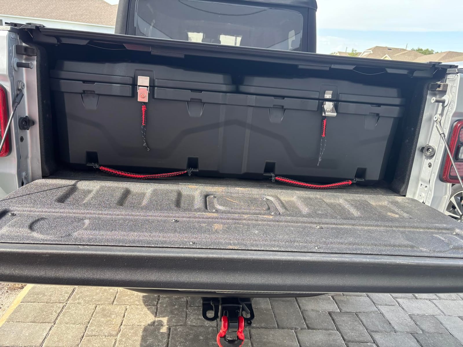JOYTUTUS Lockable 160 Quart Truck Bed Tool Box, Waterproof Storage Box Truck Bed Cargo Case, Full & Mid Size Pickup Tool Box Toolbox Storage System customer photo 1