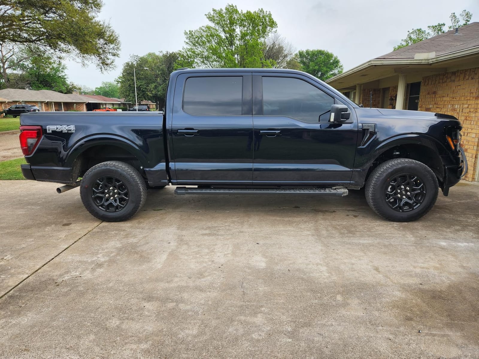 Rough Country Hard Low Profile Tri-Fold Tonneau Cover for Ford F-150 (2021-2026) & F-150 Lightning (2022-2026) - Aluminum Truck Bed Cover customer photo 1