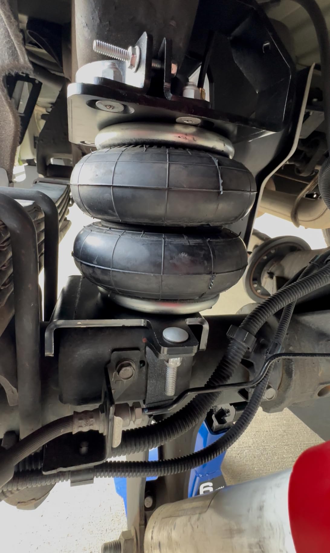 RETRUE Rear Air Bags Suspension Kit for Silverado Sierra 2500HD 3500HD | Compatible with 2011-2026 Chevrolet Chevy GMC, 5000 Lbs of Load Leveling Capacity, Replacement for Firestone 2613 customer photo 2