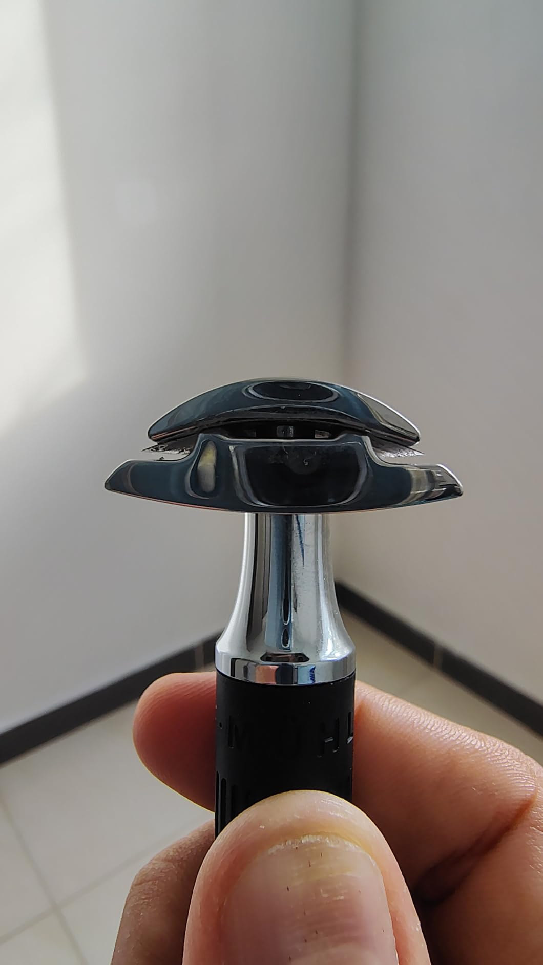 MÜHLE NEO safety razor | double edge safety razor for beginners and experienced shavers | sustainable eco-friendly and reusable | for men and women | chrome with glacier blue silicone grip handle customer photo 1