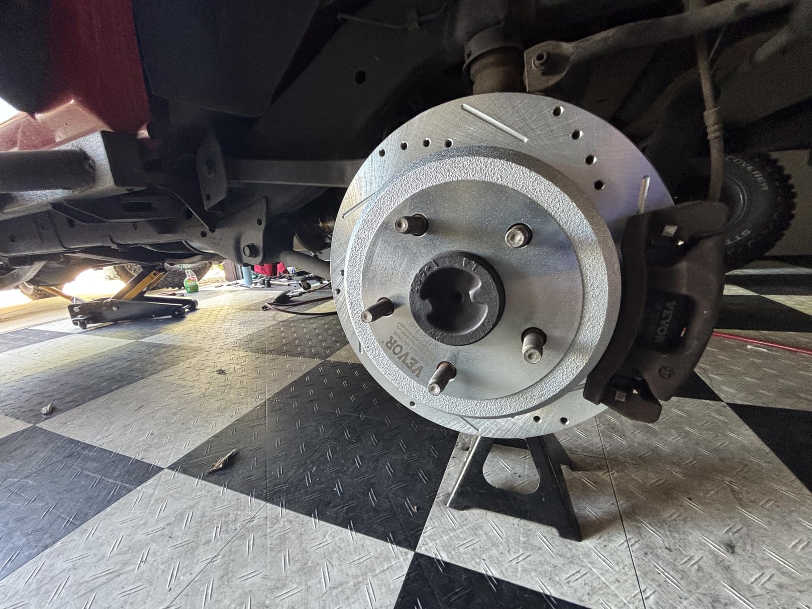 VEVOR Front Rear Brake Kit for 2014-2018 Chevy Silverado GMC Sierra 1500, 2015-2020 Suburban Tahoe Yukon XL Escalade ESV, Drilled & Slotted Brake Rotors Ceramic Brake Pads Replacement Kit customer photo 1