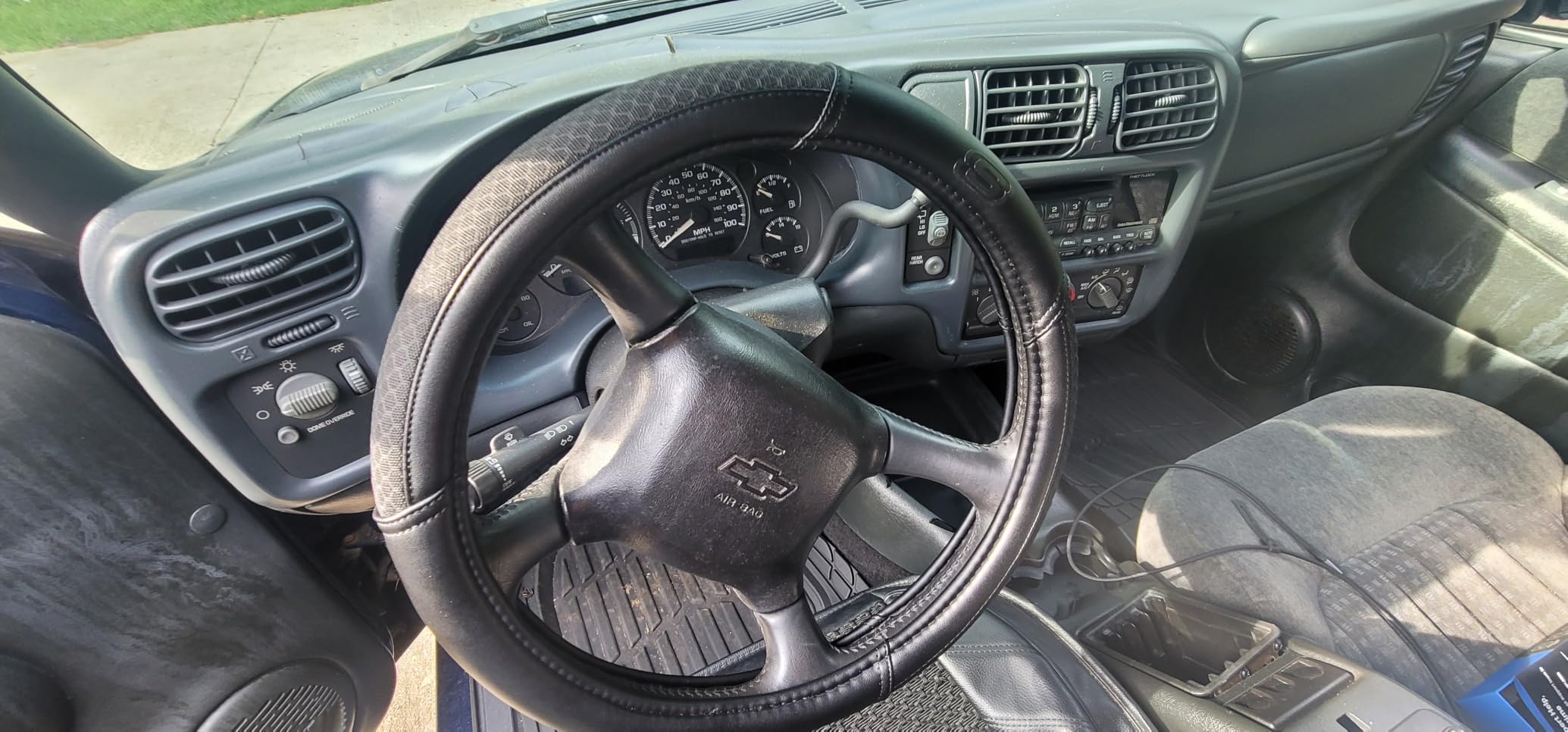Skechers Air-Cooled Steering Wheel Cover,Air Cool Mesh Leather Car Steering Wheel Cover Universal Fit 14