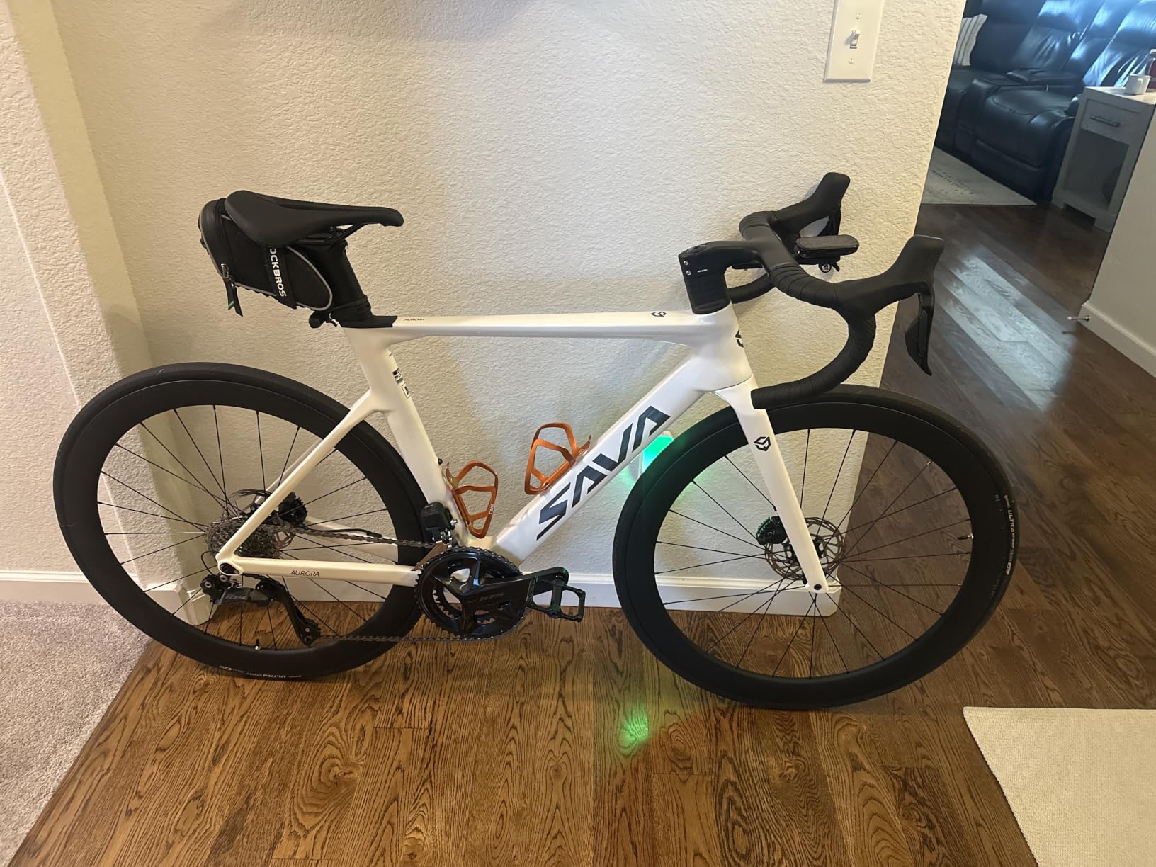 SAVADECK Carbon Road Bike, Lightweight 24-Speed Shifting Road Bicycle with Shimano 105 Di2 7170 Groupset, Carbon Frame with 700C Carbon Wheelset Disc Brake, Integrated Design Race Bikes for Adults customer photo 2