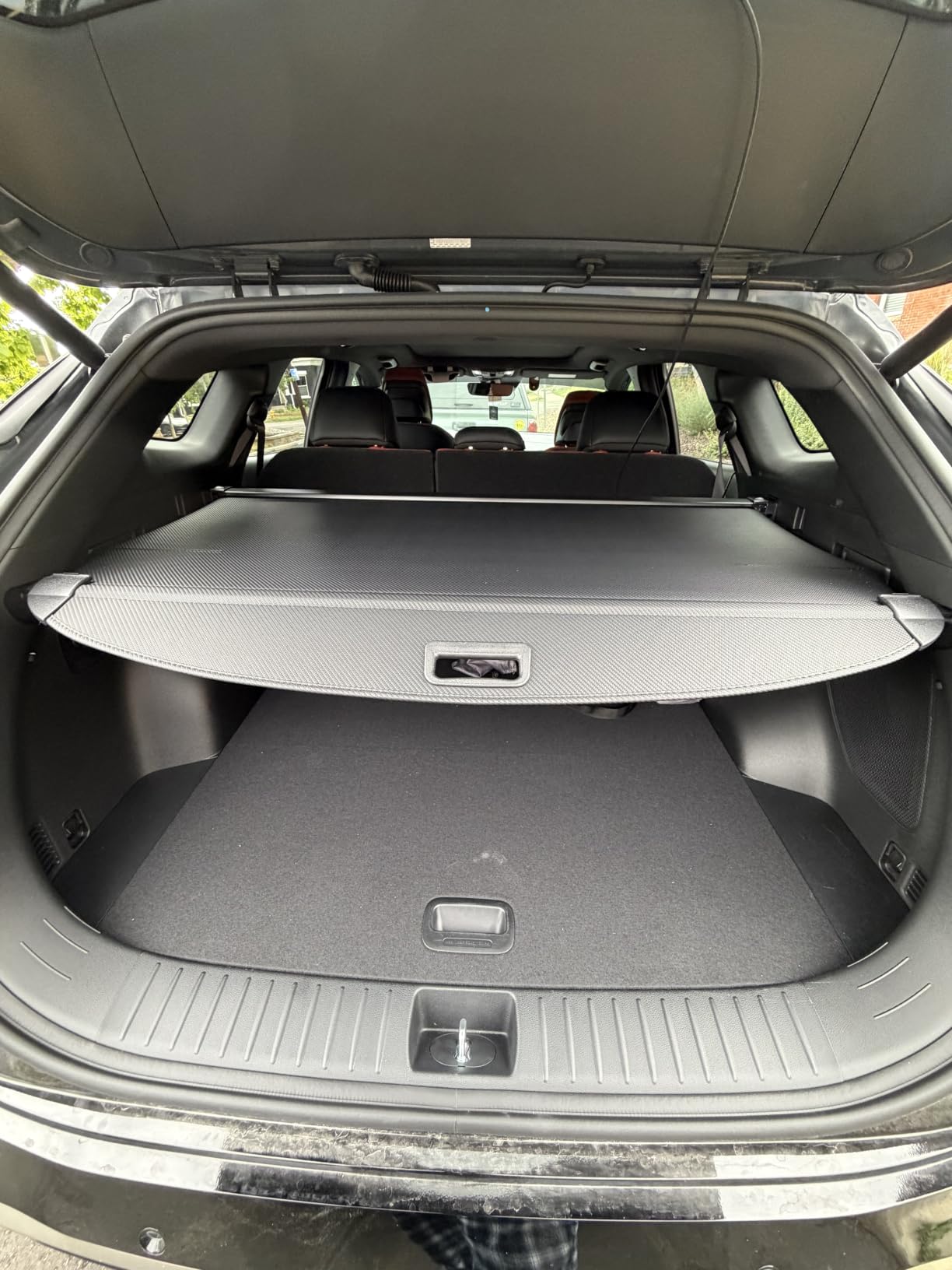 AUXKO Retractable Cargo Cover for Kia Sportage 2027-2023, Carbon Fiber | 4 PCS Headrest Hooks, Tool-free Shade, Anti-peeping Privacy Screen, Anti-UV Luggage Accessory, Waterproof Rear Trunk Cover customer photo 2