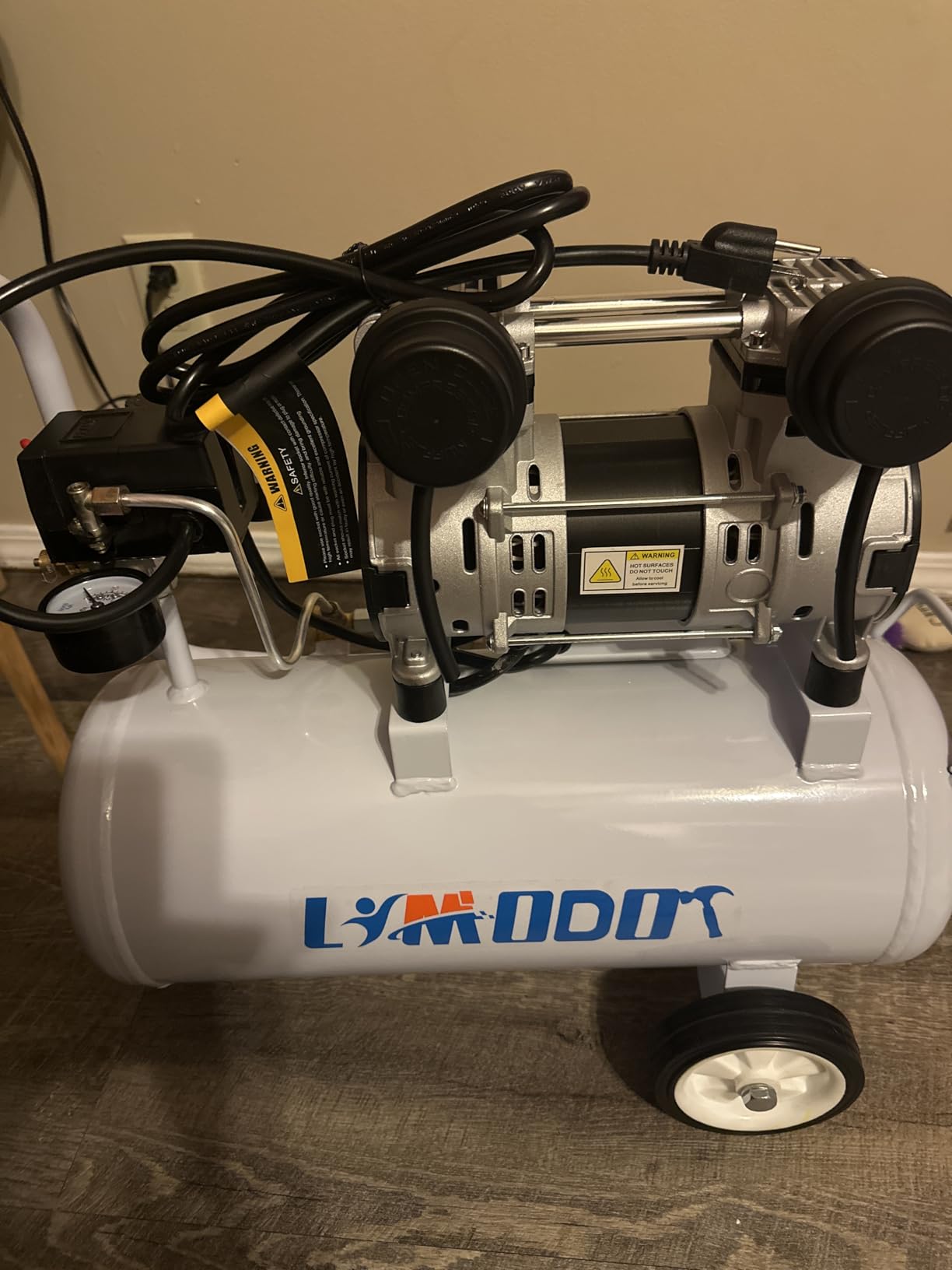 Quiet Oil-Free Air Compressor, 68 dB, 2.8 CFM @ 90 PSI, 5 Gallon Air Tank, Electric Steel Tank Compressor with Air Hose Kit customer photo 1
