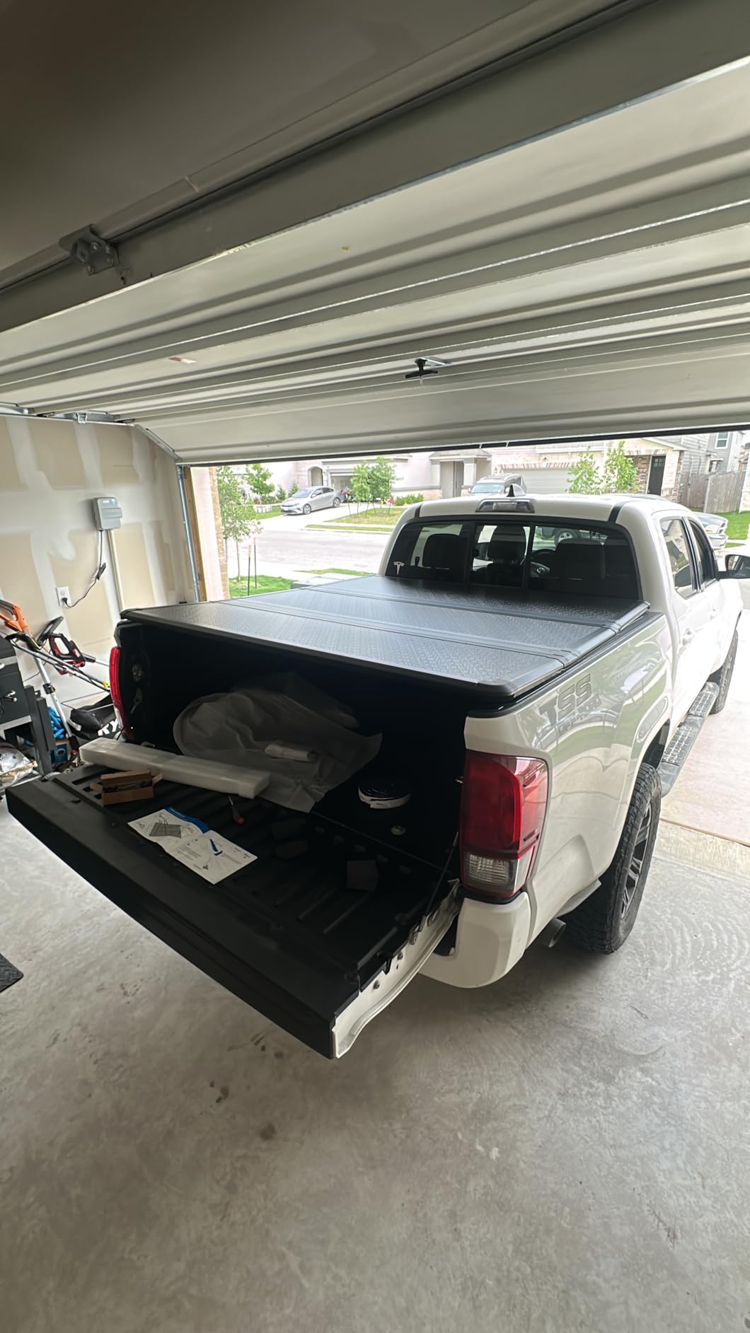 Hard Tri-Fold Tonneau Cover Fit 2024-2026 Toyota Tacoma 5FT Bed customer photo 2