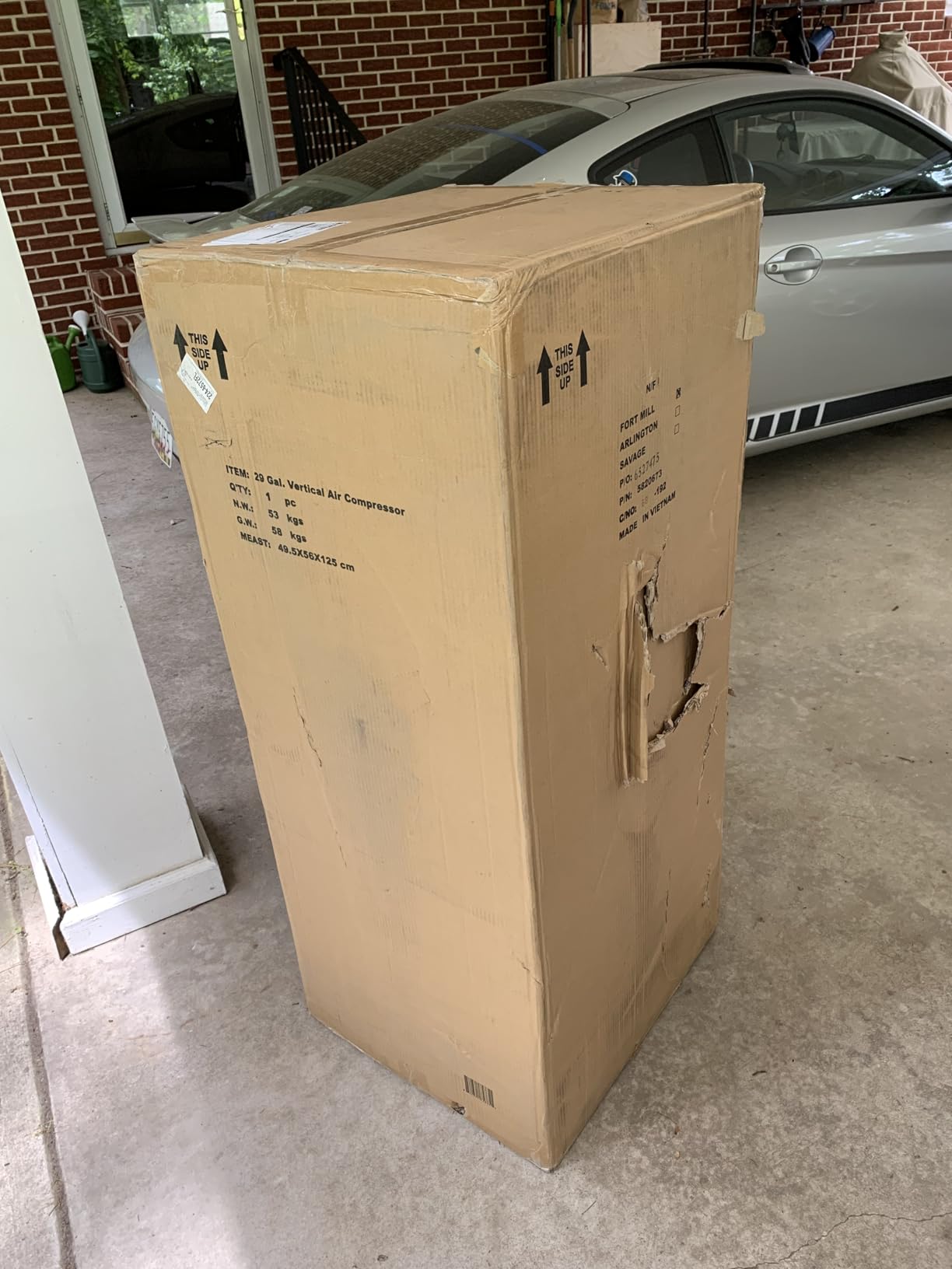 Klutch 29-Gallon Air Compressor, 2.5 HP, 120V, 175 PSI, 5.1 CFM at 90 PSI, Oil-free vertical design for Nailing and painting use customer photo 2
