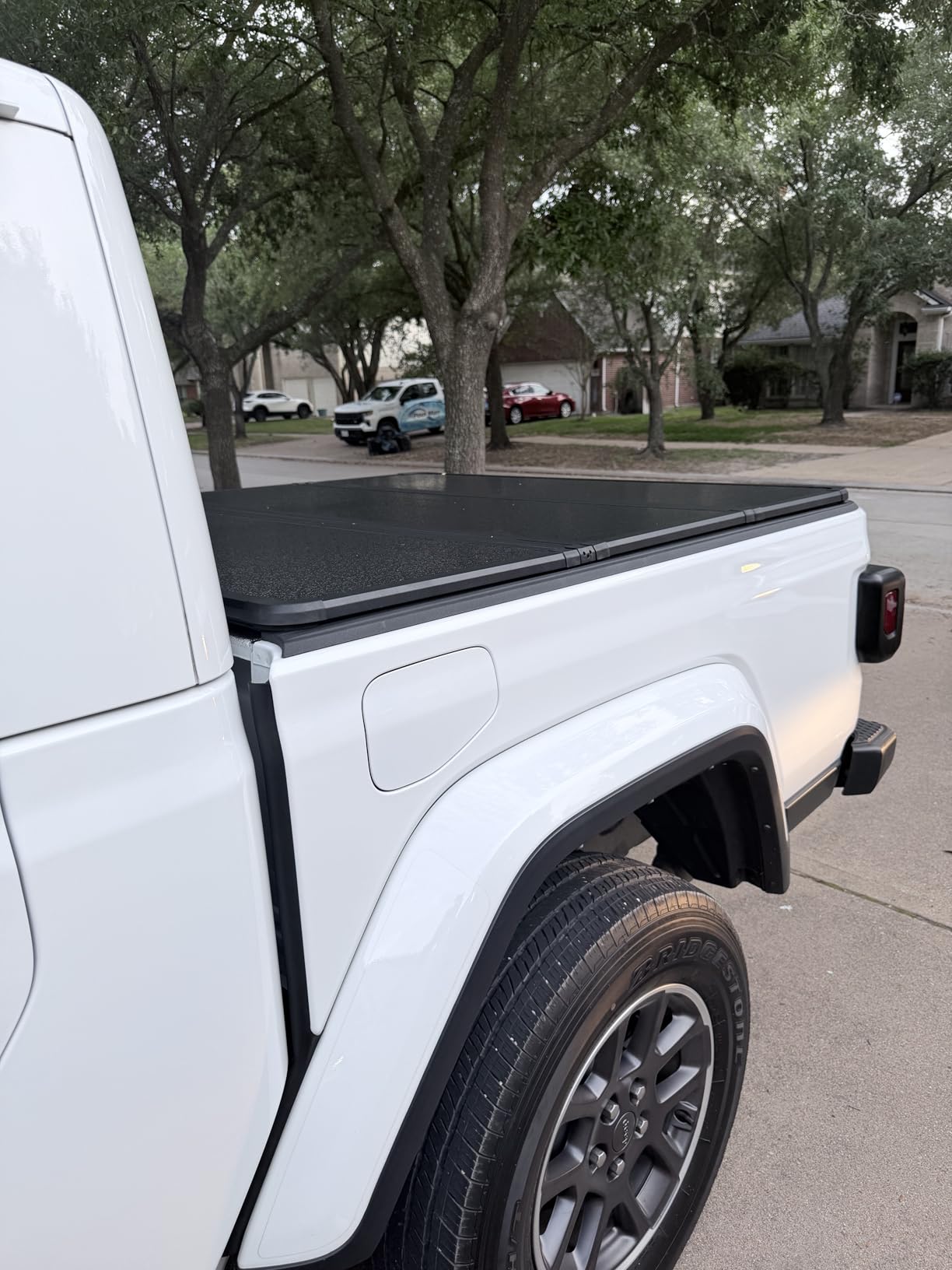 KUIPERAUTO Hard Tri Fold Truck Bed Tonneau Cover Compatible with 2020-2026 Jeep Gladiator Fleetside Aluminum 5 FT Bed On Top 60 Inch customer photo 1