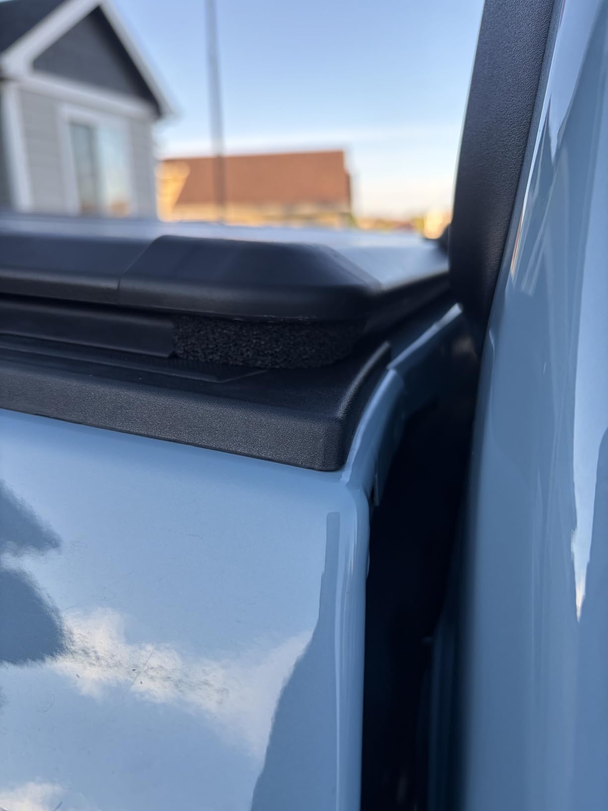 LEDKINGDOMUS Hard Tri-Fold Tonneau Cover for 2015-2026 Colorado/Canyon 5.2' | Hard Truck Bed Cover Tri-folding Pickup Cover Compatible with GMC Canyon/Chevy Colorado 2015-2026 with 5.2 Feet Bed customer photo 2