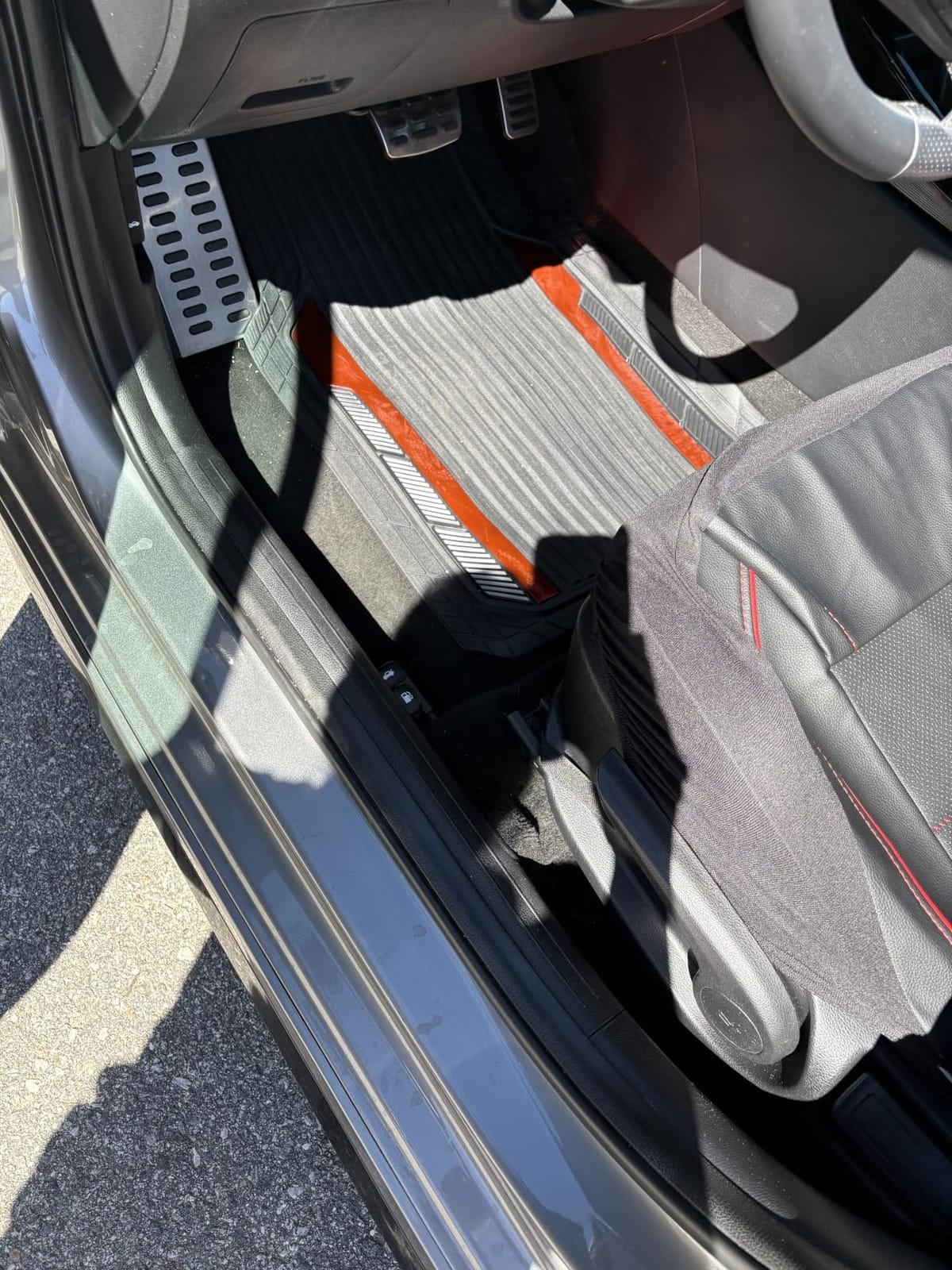 CAR PASS Heavy Duty Rubber Car Mats Metallic,Aluminum Film All Weather Floor Mats Waterproof Universal Trim to Fit SUVs Sedans Vans 4 Piece Anodized Deep Dish Two-Tone Sporty Carbon Fiber Black Chrome customer photo 2