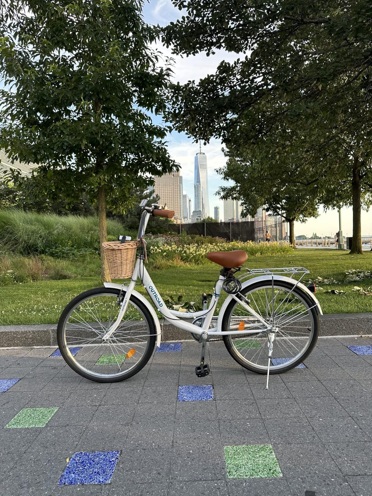 Outroad Beach Cruiser Bike, 24/26 inch Commuter Bicycle for Adult and Women,High-Carbon Steel Comfortable City Bikes with Rear Rack and Basket, (Black/Pink/White/Green/Purple) customer photo 1