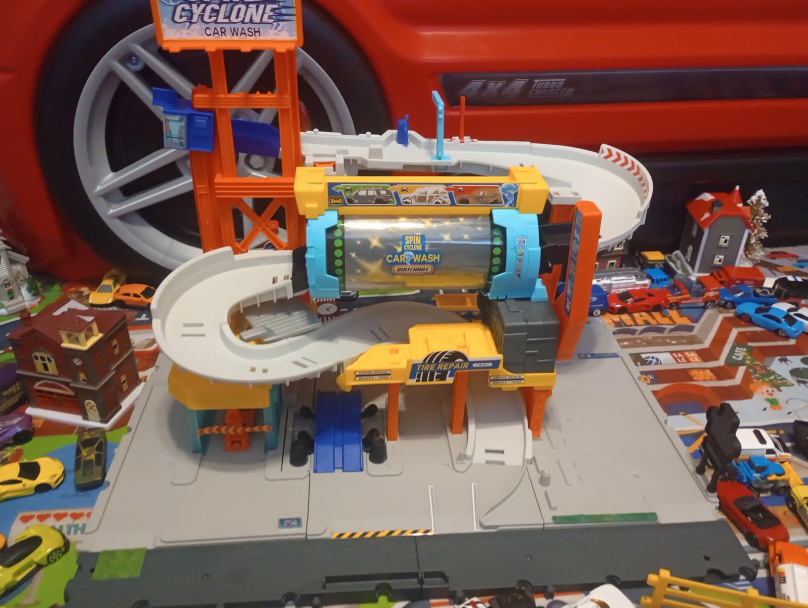 Matchbox Toy Car Track Set, Spin Cyclone Car Wash Playset with 1:64 Scale Corvette & Tow Truck, Features Spinning Wash Tunnel, Tune-Up Shop & Parking customer photo 1