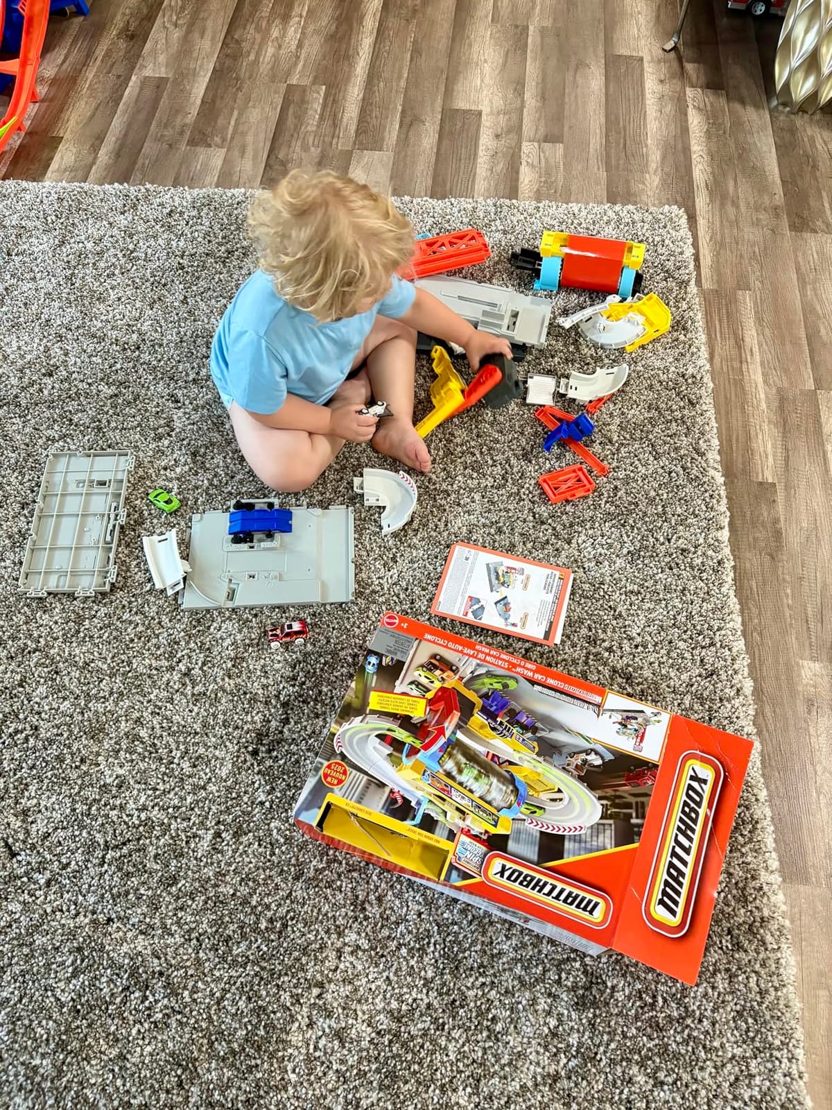 Matchbox Toy Car Track Set, Spin Cyclone Car Wash Playset with 1:64 Scale Corvette & Tow Truck, Features Spinning Wash Tunnel, Tune-Up Shop & Parking customer photo 2