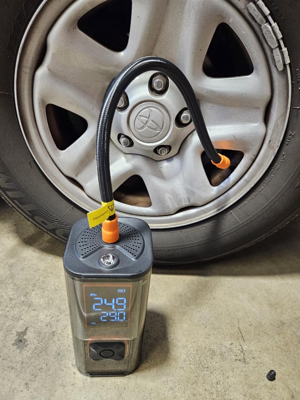 WOLFBOX 150PSI Heavy Duty Tire Inflator Portable Air Compressor, Double-cylinder 45LPM Fast Air Pump for Car Tires, 3.5'' LED Display, 20'' Hose, Air Compressor for Car, Pickup Truck, Bike customer photo 2
