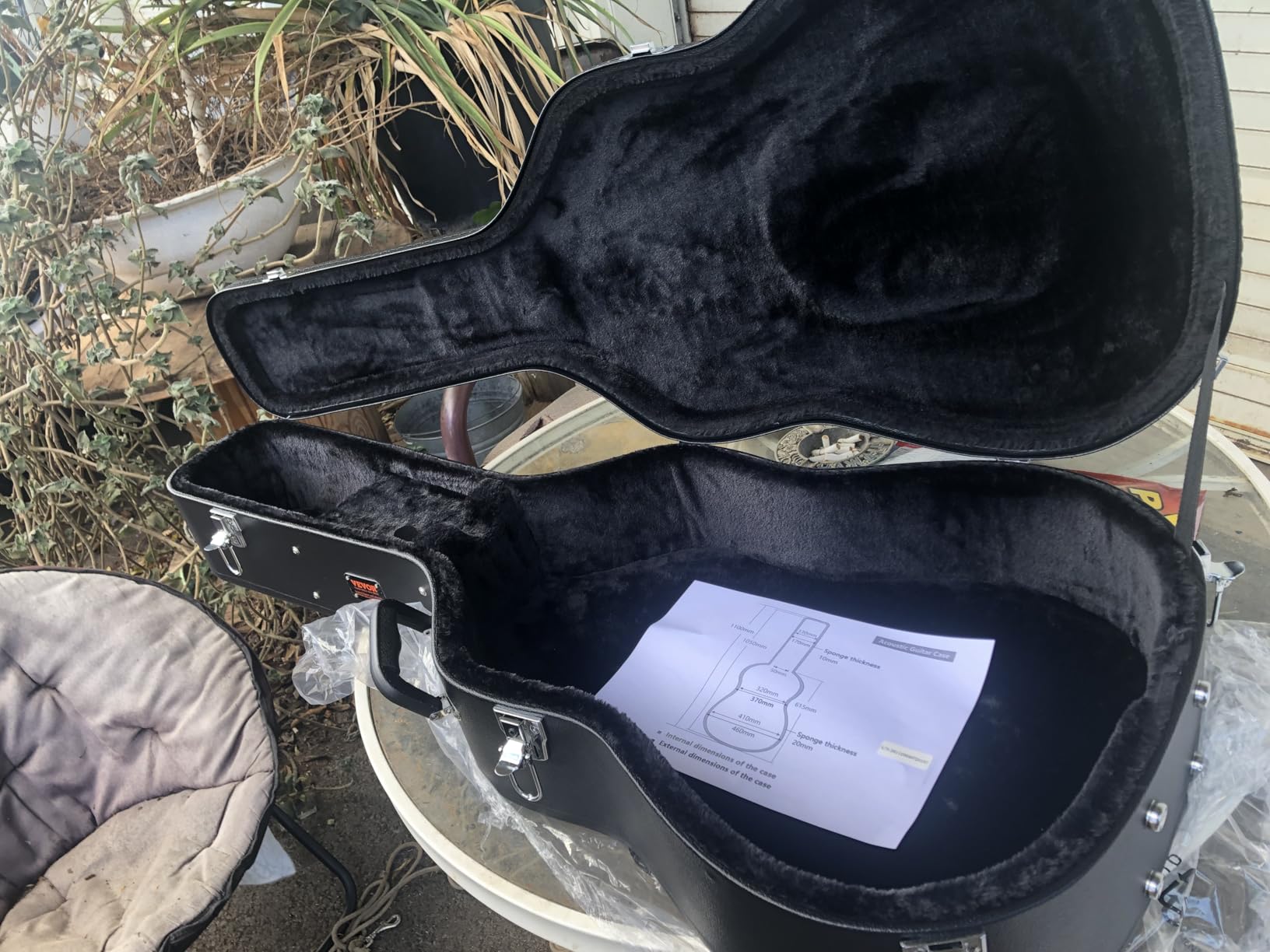 VEVOR Acoustic Guitar Hard Case, 43.31 in Gourd-Shaped Guitar Hard Case, With Lock Latch Key Handle, PVC Padding Soft Lining Water-Resistant Hard Shell Guitar Case, for 39-41 in Acoustic Guitar, Black customer photo 2