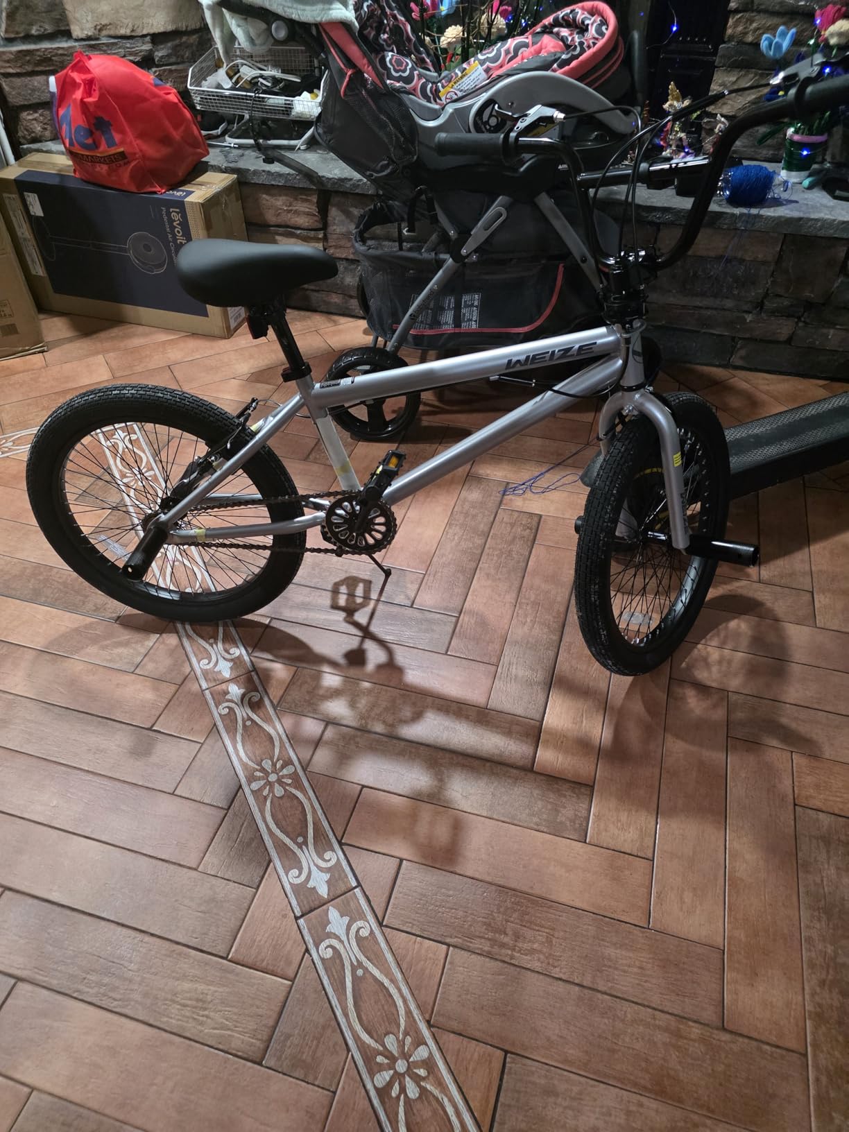 WEIZE Freestyle BMX Bike 20 inch Trick Bicycle for Kids Teenage Boys Girls | Hi-Ten Steel Frame Bicycle 360 Degree Rotor Freestyle 4 Pegs Single Speed Beginner-Level to Advanced Riders V-Brake BMX Tires customer photo 1