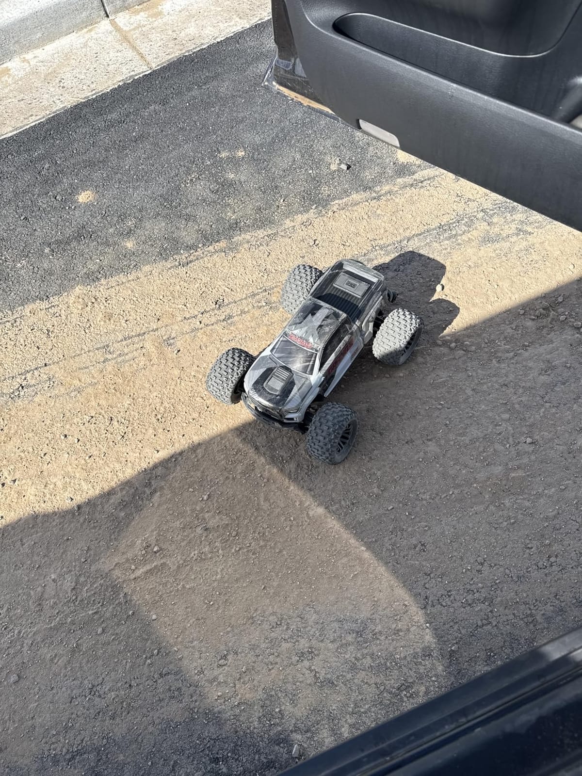 ARRMA Granite 4x4 V3 BLX 1/10 RC Monster Truck, Gun Metal customer photo 1